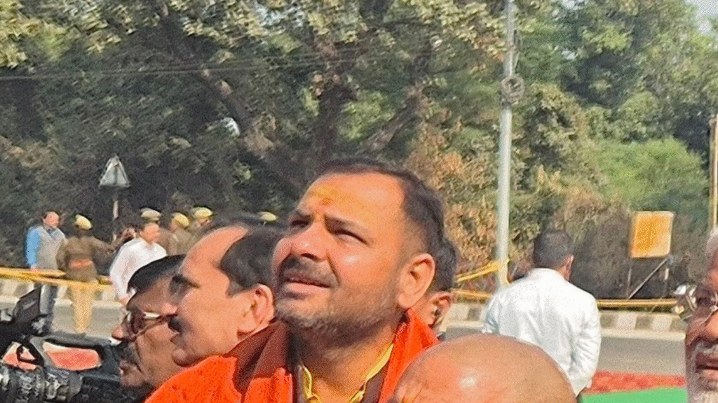 BJP MLA Prakash Dwivedi slaps SDM