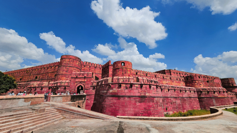 Who Built Agra Fort