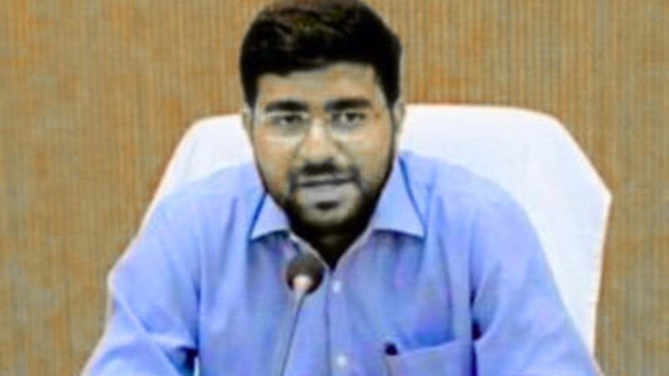 IAS Deepak Meena Becomes Gorakhpur’s New District Magistrate