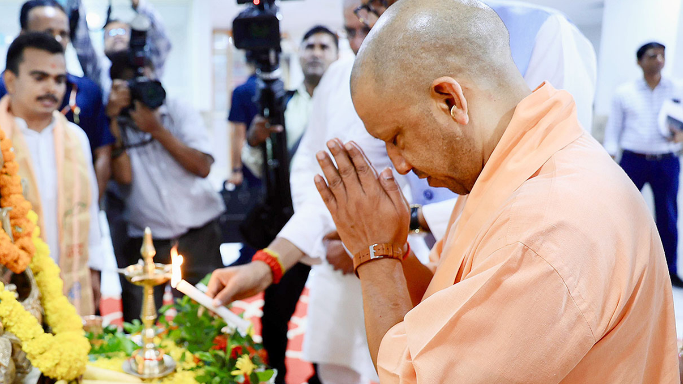 CM Yogi Kicks Off Shravan Kanwar Mela with Devotion and Discipline
