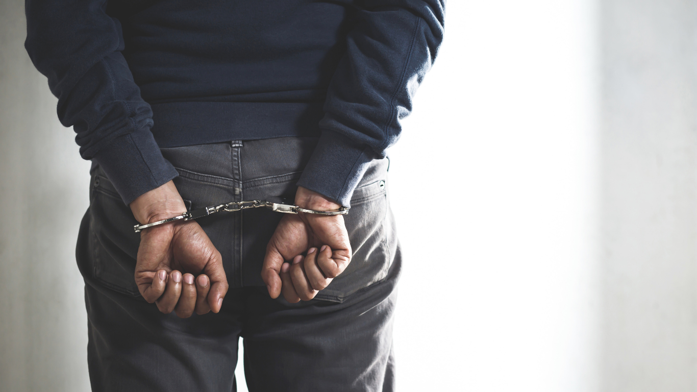Sub-Inspector Caught Red-Handed Taking ₹25,000 Bribe in Prayagraj