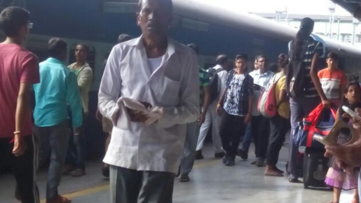 Farrukhabad to Kanpur Train