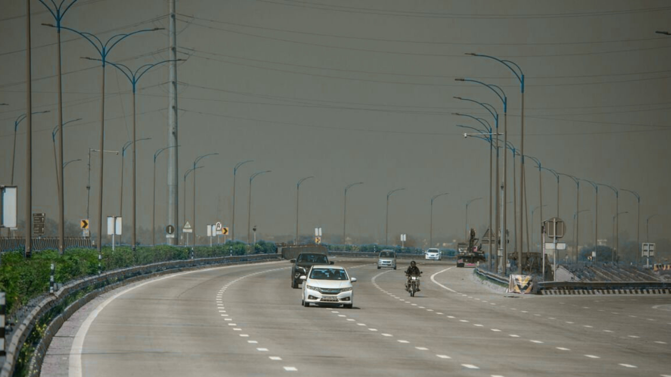 Jhansi to Lucknow Distance