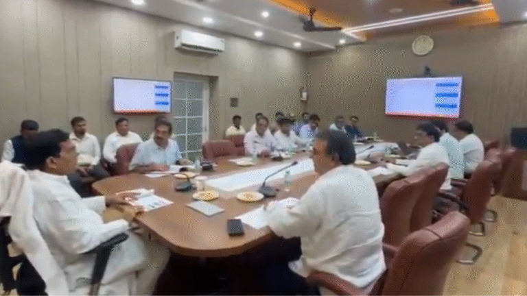 Energy Minister AK Sharma Holds Meeting at KESCO Headquarters in Kanpur
