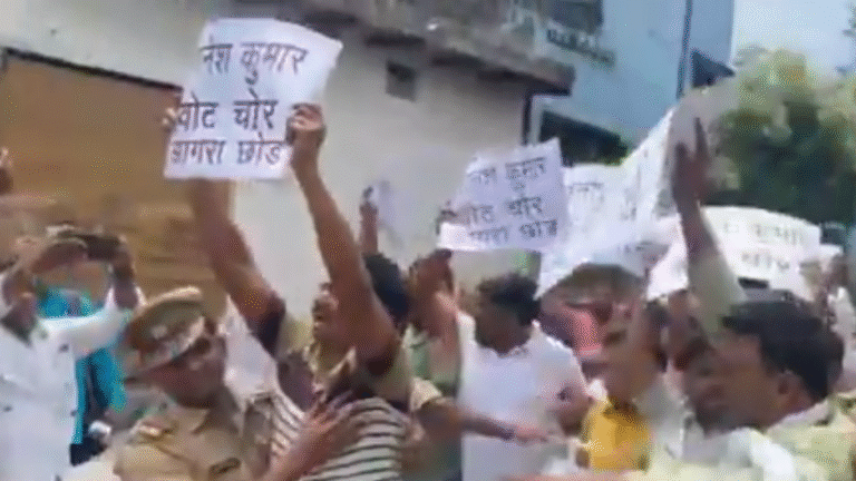 Agra Congress Workers Protest Outside Chief Election Commissioner’s Home
