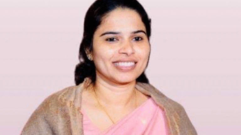 Samajwadi Party Boots Out MLA Pooja Pal After She Praises Yogi in Assembly