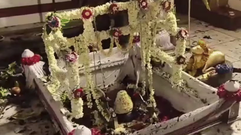 Fire Erupts at Varanasi's Atma Vishweshwar Mahadev Temple During Aarti