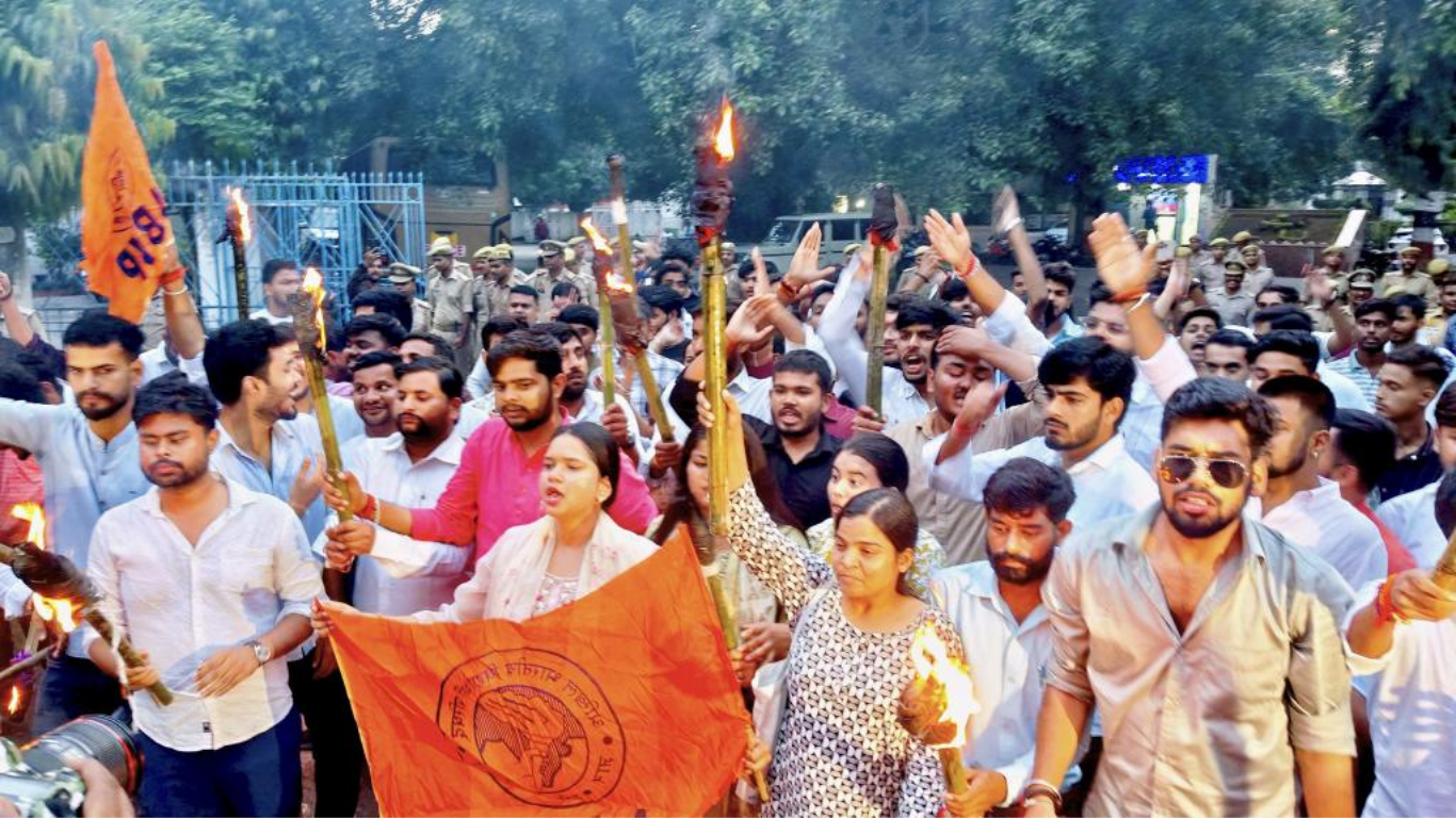 torchlight procession by ABVP from Lucknow University to Parivartan Chowk protesting police lathi charge and SRMU's alleged illegal occupation